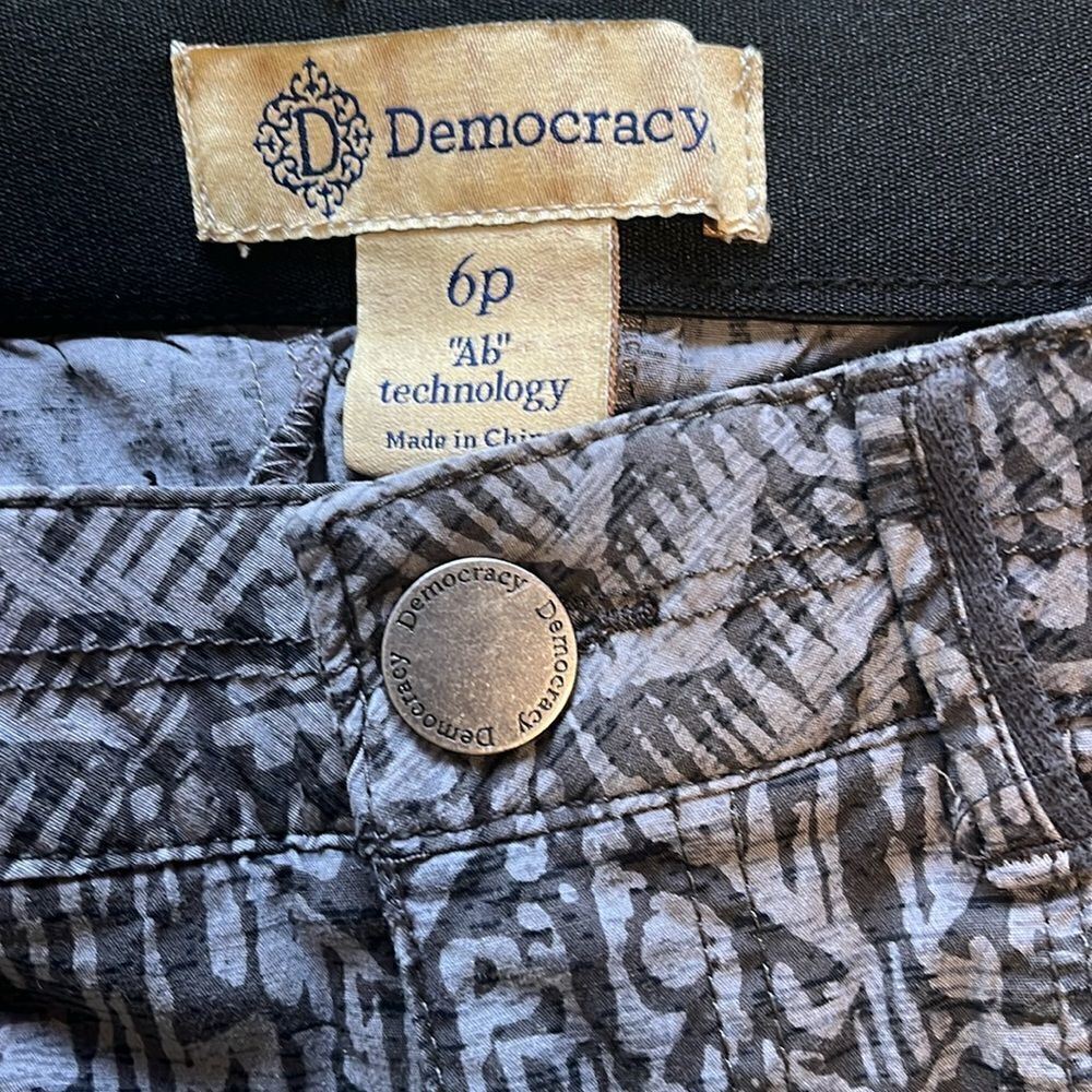 EXCELLENT CONDITION WOMEN’S DEMOCRACY RE-FLEX UTILITY AZTEC CARGO CROPPED PANTS - Picture 9 of 10